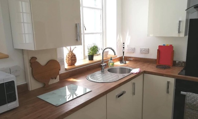 Bridport Cabaña | Cosy Dorset Cottage close to Beach - pet-friendly