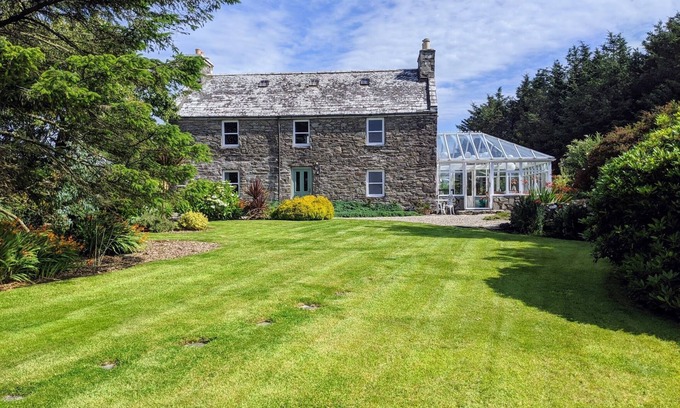 Monreith Cabaña | Cosy, Coastal Retreat with Large Garden and Epic Sun Room