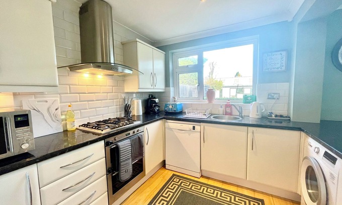 Bishop's Stortford Casa | Cosy & Convenient 4 Bedroom House in Bishops Stortford, near Stansted Airport.