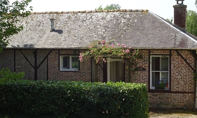 Juvigny-sous-Andaine Cabaña | Cosy Cottage in French Countryside