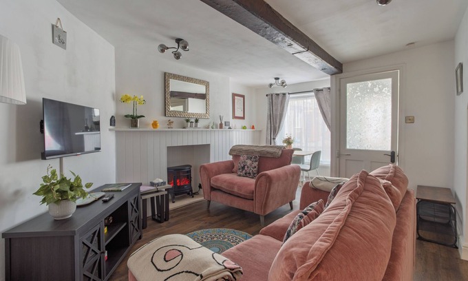 Malmesbury Cabaña | Cosy cottage a short walk from coffee shop, cafes, shops, pubs and restaurants