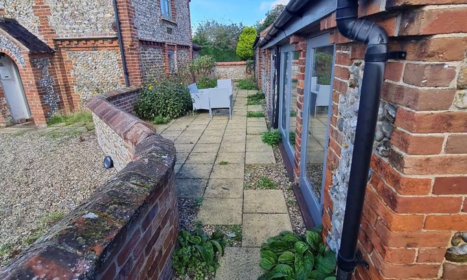 Holt Cabaña | Cosy Cottage Daisy Lodge - Traditional and close to Holt + the coast