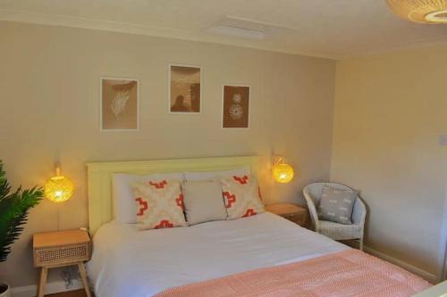 Briston Casa | Cosy Cottage, dog friendly with wood burner