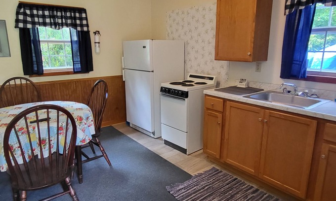 Cherokee Cabina | Cosy cottage, easy walk to casino , 5 min. From GSMNP.