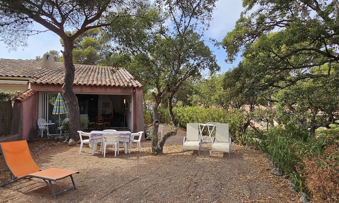 Saint-Raphael Casa | Cosy cottage for four persons with sea view, garden and shared pool