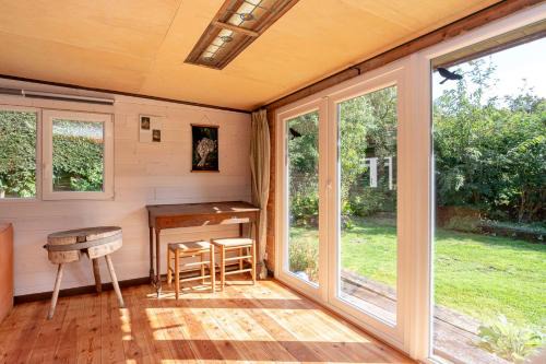Wingene Chalet De Esquí | Cosy cottage in a wooded area