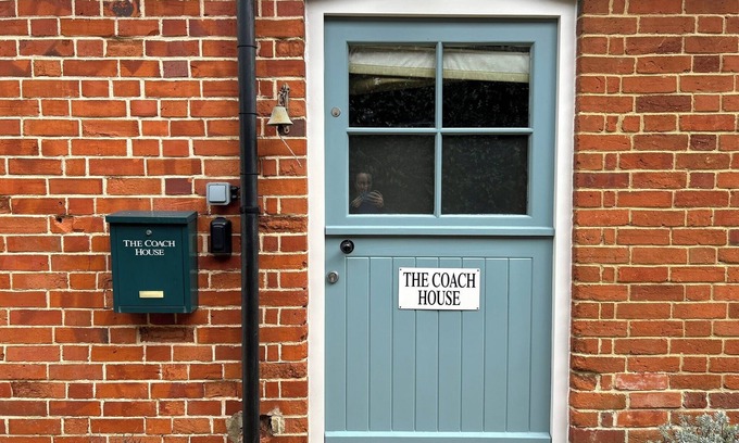 Odiham Cabaña | Cosy cottage in rural village just outside London