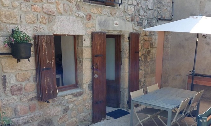 Saint-Julien-Labrousse Casa | Cosy cottage "La Grange
