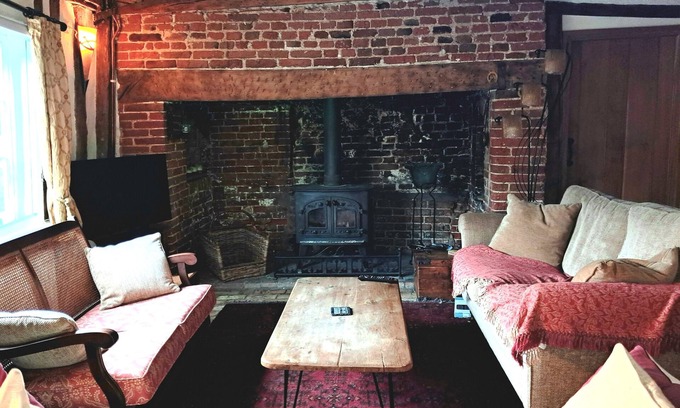 Coddenham Cabaña | Cosy country cottage in pretty Suffolk conservation village