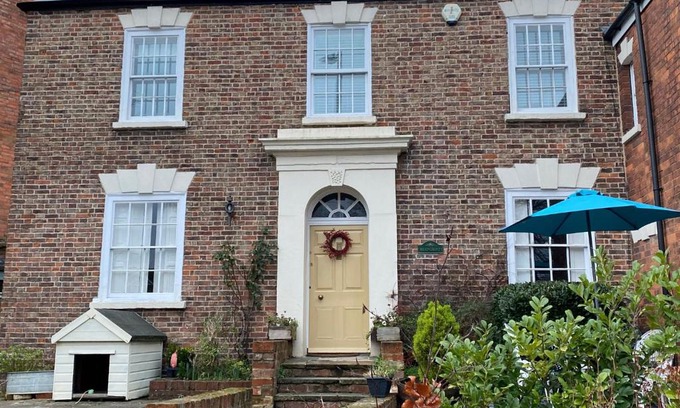 Gloucester Casa | Cosy Country Cottage in City Centre