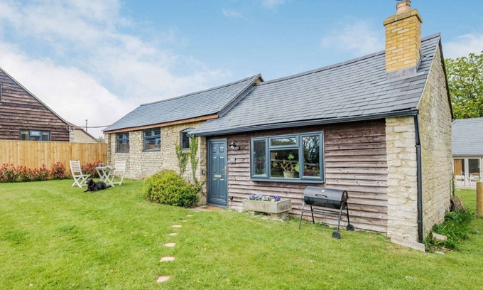 Faringdon Cabaña | Romantic Cotswolds Holiday Home in Radcot