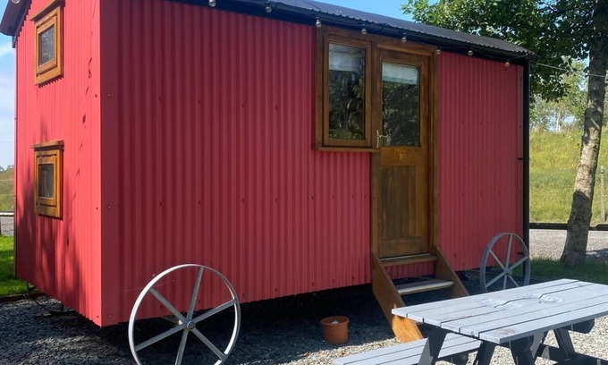 Higher Walton Cabina | Cosy en suite shepherd hut on the grounds of Historic building Samlesbury Hall
