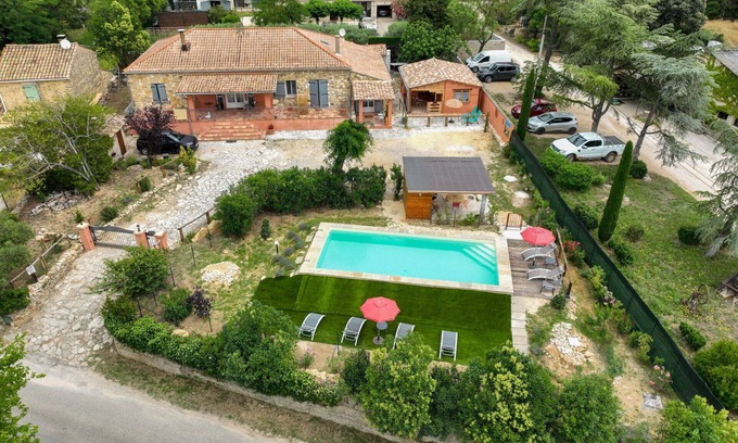 Saint-Laurent-La-Vernede Apartamento | Cosy apartment for 4 people with A/C, pool, WIFI, TV and patio