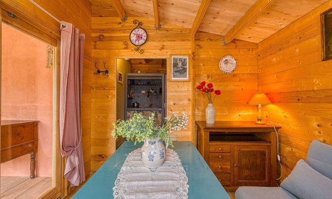Saint-Laurent-La-Vernede Apartamento | Cosy apartment for 2 guests with A/C, WIFI, pool, TV and terrace