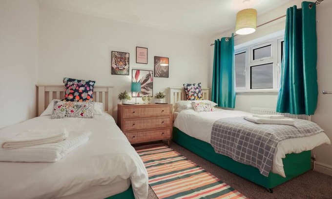 Scunthorpe Casa | Cosy Full Home | Serviced Apt | Free Parking | Walk to Amenities