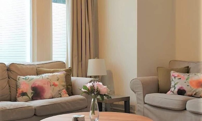 Walpole Apartamento | Cosy Garden Flat With Parking *Long Stay Discount*