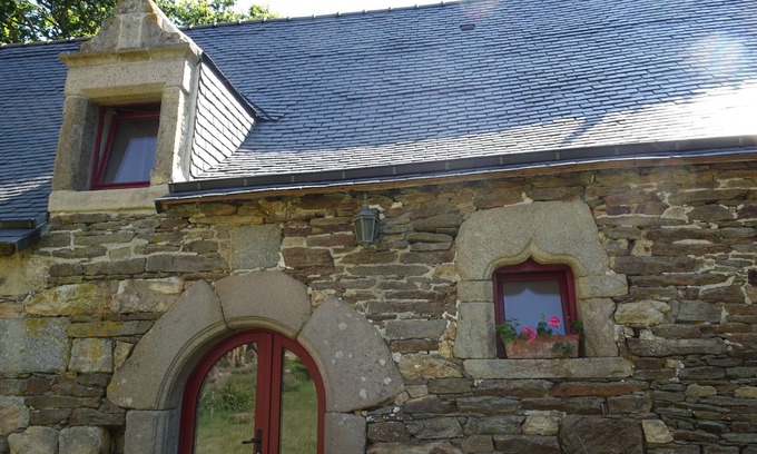 Saint-Laurent Cabaña | Cosy gîte in a manor house with private terrace on a 7-hectare property