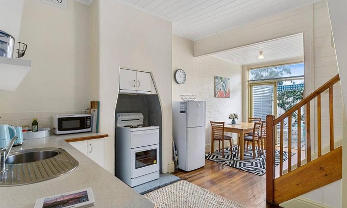 Glebe Casa | Cosy Glebe Cottage - Stroll to Central Hobart