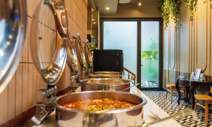 RK Puram Hotel | Cosy Grand @Chanakyapuri by The Cosy Hotels.