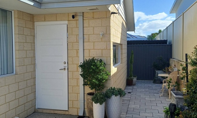 Burns Beach Apartamento | Cosy granny flat only 2 minute walk to beach with off street parking