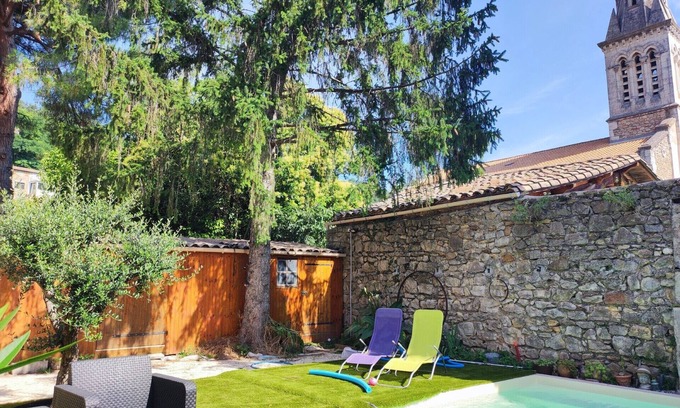 Charmes-sur-Rhone Casa | Cosy, green accommodation on ground floor