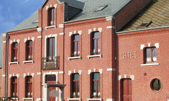 Couvin Casa | Cosy Holiday Home in Cul-des-Sarts with Terrace
