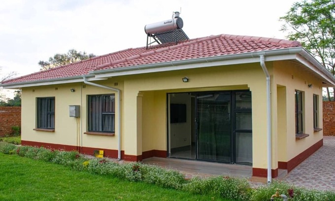 Harare Casa | Cosy home near airport comfy beds family friendly entire house