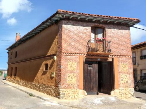 Castrillo de San Pelayo Casa | Cosy House in Veguellina de Órbigo with Fenced Garden