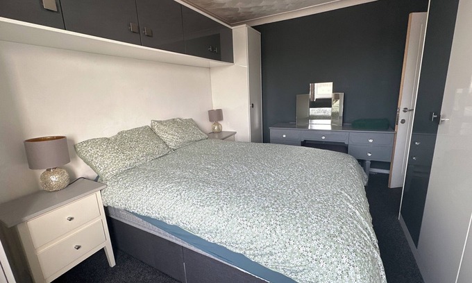 Llanedeyrn Casa | Cosy house in residential area