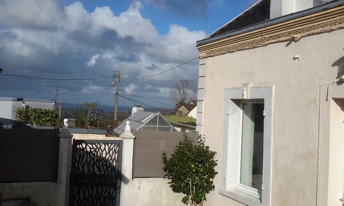Tourlaville Casa | Cosy house overlooking the harbour Tourlaville