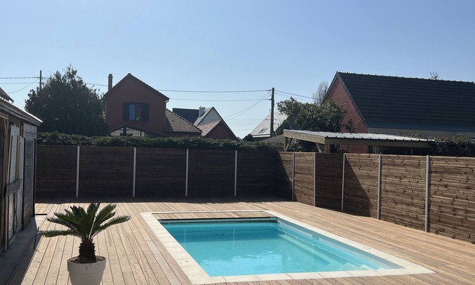 Ouistreham Casa | Cosy house with heated pool on the seafront