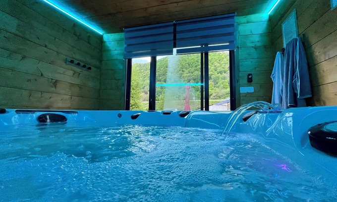 Cierp-Gaud Casa | ✨ Cosy house with jacuzzi & mountain views - sleeps 10 ✨