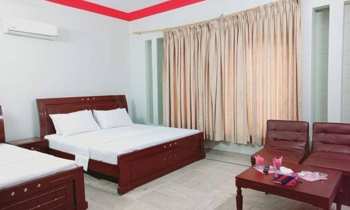Gulshan-E-Jamal Hotel | Cosy Inn Guest House : Deluxe Family Room