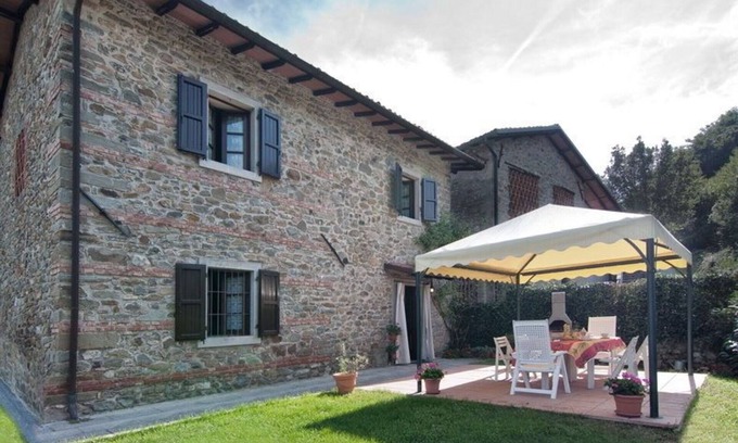Castelnuovo di Garfagnana Apartamento | Bonito apartamento para 6 personas con WIFI, TV, vista panorámica y aparcamiento