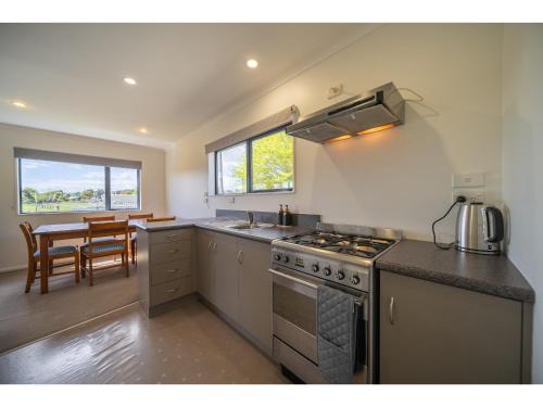 The Key Casa | Cosy Lakeside - Manapouri Holiday Home
