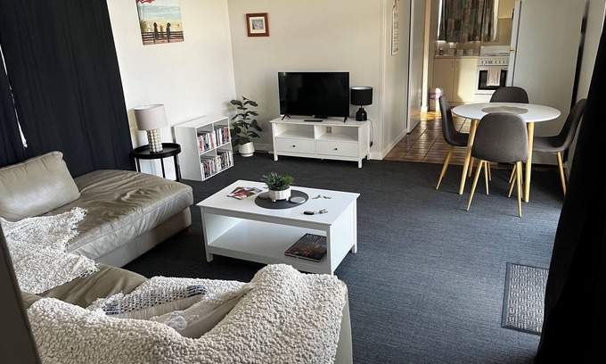 Broken Hill Casa | Cosy little white box, everything you need for a little getaway