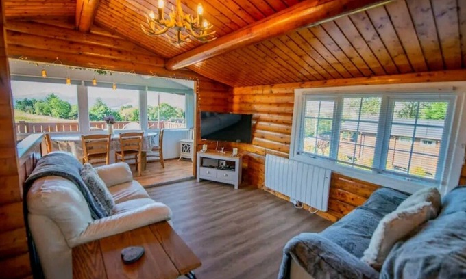 Bronaber Cabina | Cosy Log Cabin in Snowdonia with Wi-Fi and BBQ
