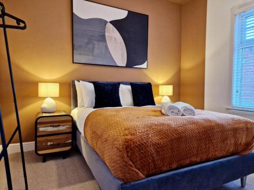 Coventry Casa | Cosy Luxury Home next to City Centre with Free Parking and Garden - Contractors & Relocators