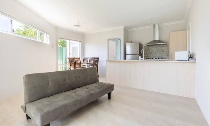 Coolbellup Casa | Cosy Modern Home close to Fremantle