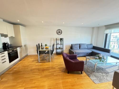 Cathedrals Apartamento | Cosy Modern Tower Bridge Apartment