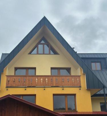 Velka Lomnica Apartamento | Cosy mountain home by the pond