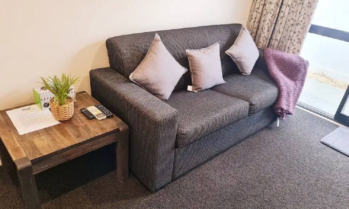 Halswell Casa | Cosy next to wigram reserve- Breakfast/Netflix