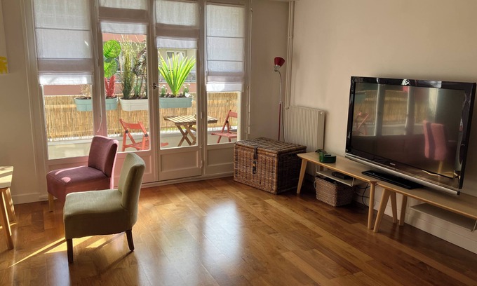 Chatou Apartamento | Cosy, quiet apartment with balcony and parking