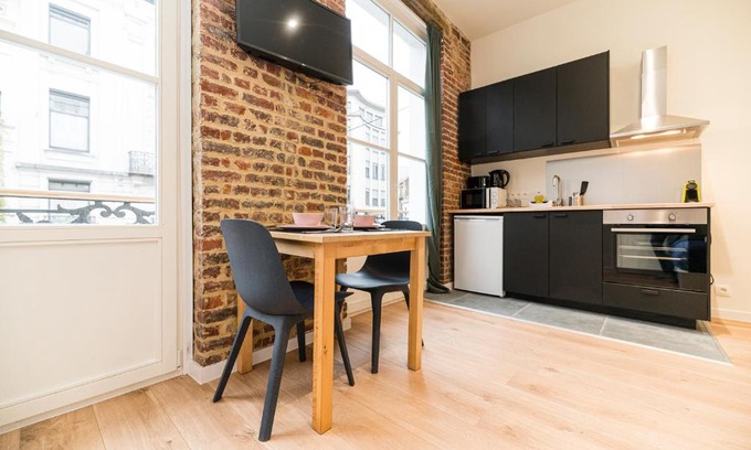 Lower Town Apartamento | Cosy red-brick studio (close to Grand-Place & Bourse)