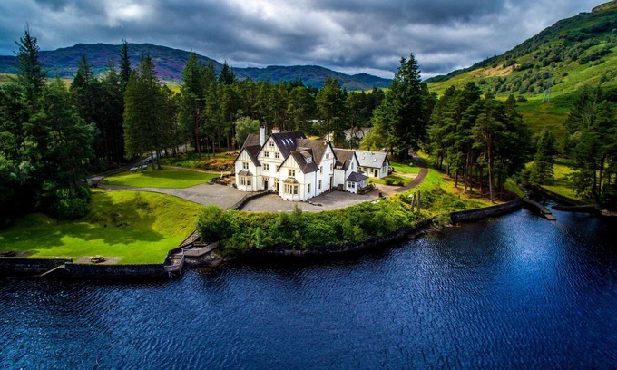Stronachlachar Cabaña | Lochside Cottage, orilla del agua, admite mascotas, corazón del Parque Nacional de Loch Lomond