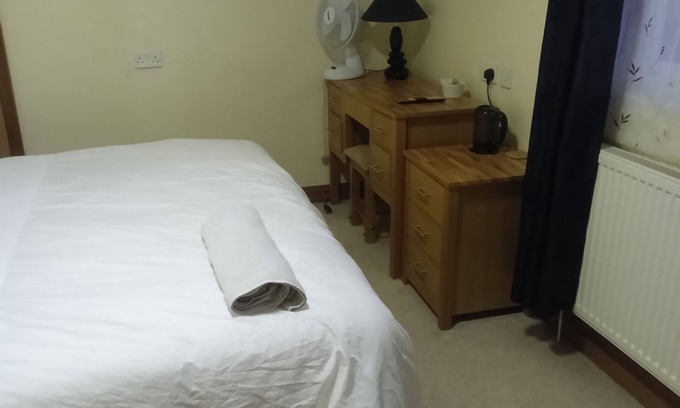 Norwich Casa | Cosy room at family house
