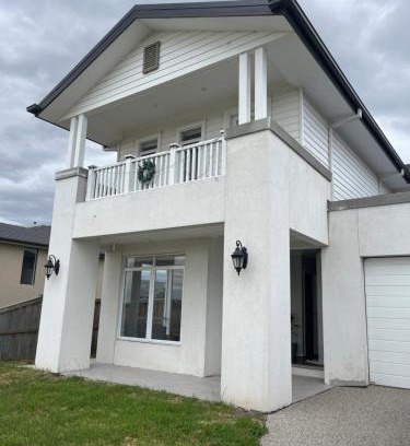 Wollert Cama Y Desayuno | Cosy room stay- 25 min to Melbourne Airport and next to Hume Freeway