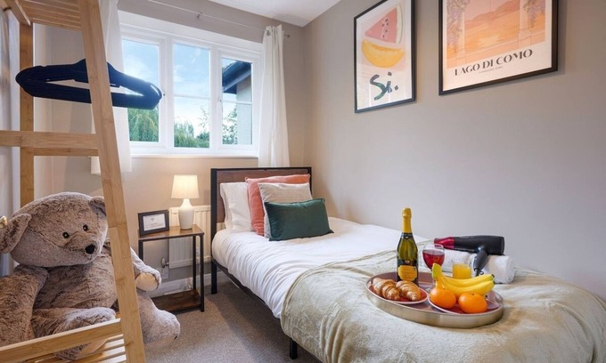 Knowle Sands Casa | Cosy single room shared bathroom