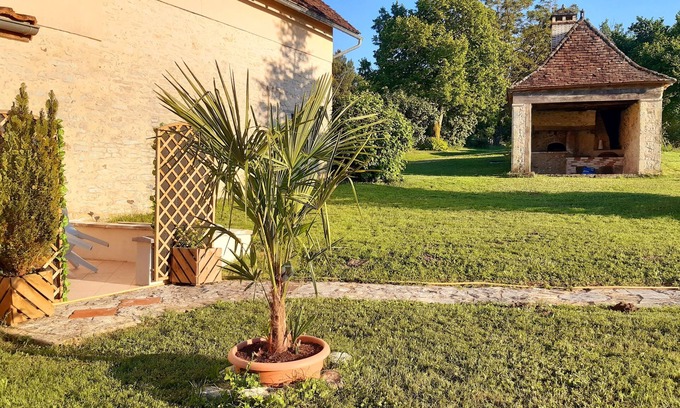 Thenon Casa | Cosy stone gite with exposed beams and private pool