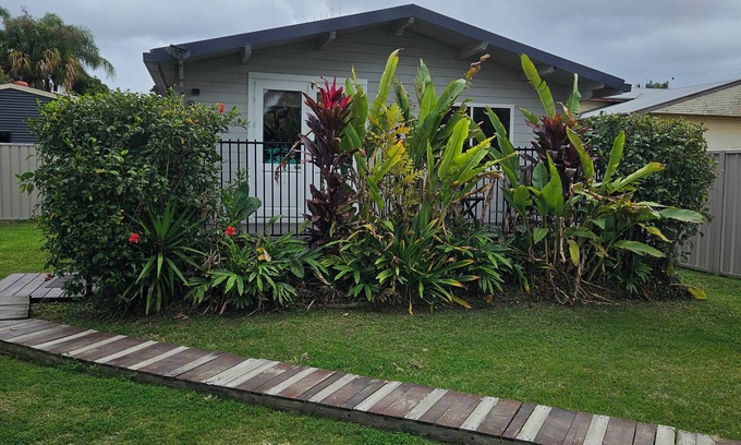 Maryborough Cabina | Cosy Studio Cabin at 94 Churchill Street, Maryborough QLD (Dog Friendly only)